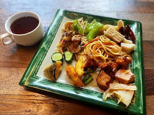 ||吃。花蓮|| 蝸牛蔬食 藍帶講師開的素食吃到飽