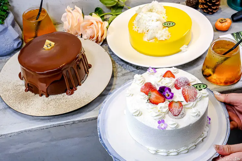 芋頭香堤戚風，超隱密的CV甜點沙龍，生巧濃郁苦甜，扎實芋泥香甜不膩媽媽的最愛！