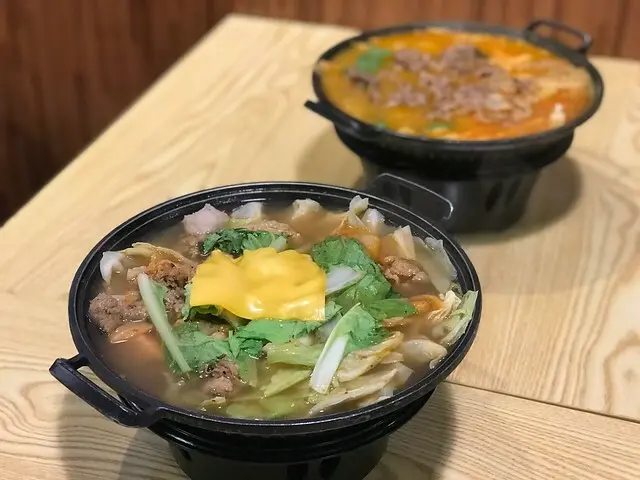 （輔大火鍋）大排長龍！現煮連鎖小火鍋　學生族大推內用白飯、飲料無限量供應－小石鍋　新莊輔大店