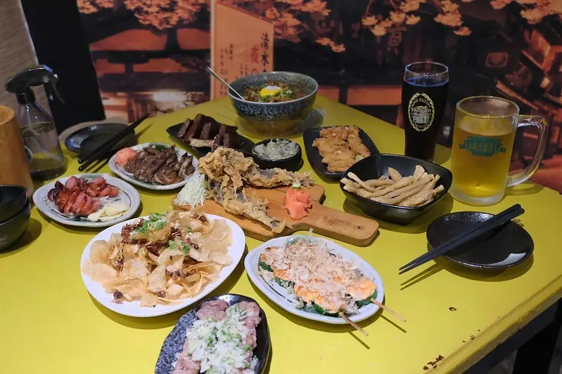 【中和居酒屋推薦】酒聚日式居酒屋，高CP值串燒，手工黑輪片、黑頭鱈魚必嚐鮮～營業至凌晨兩點，下班吃串燒小酌的好去處！