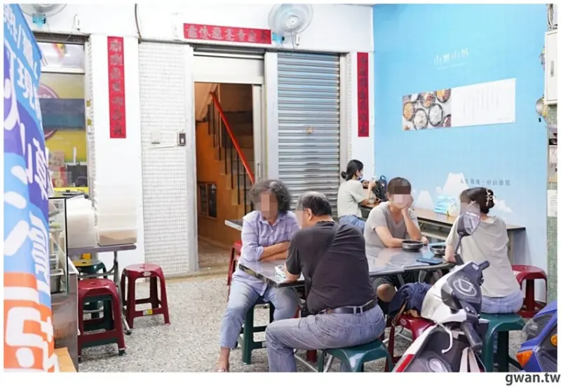 低調騎樓下，夏天吃冰冬天燒仙草，熟客一次外帶好幾碗！