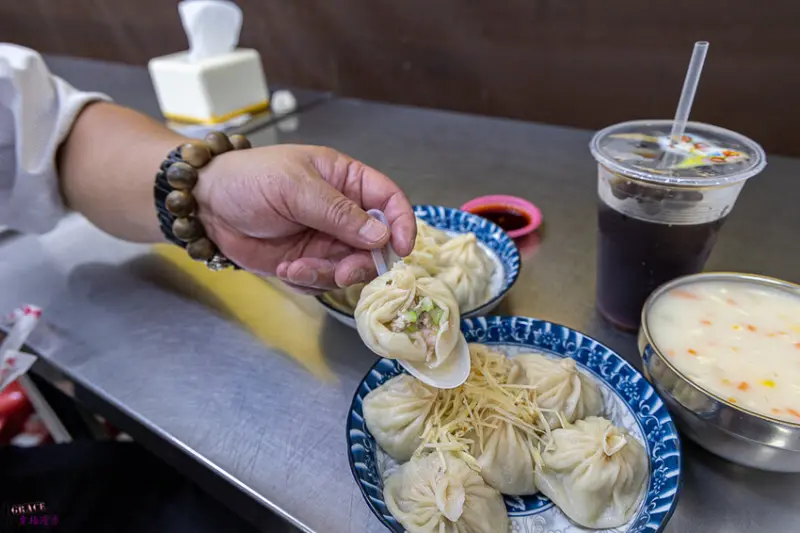 莊手工鮮肉湯包｜彰化–超人氣的排隊美食，大推絲瓜蝦仁湯包