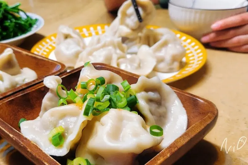 [方便料理]秝秝飽滿手工水餃【香辣皮蛋/鄉村絲瓜干貝/剝皮辣椒】。來自花蓮的創意水餃 #顆顆扎實 #粒粒飽滿