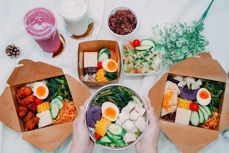 【台中西屯｜美食】咕蔬搖-新概念舒肥鹹水雞(黎明店)。低溫舒肥雞胸健康餐盒外帶，八種蔬果一次攝取，營養均衡