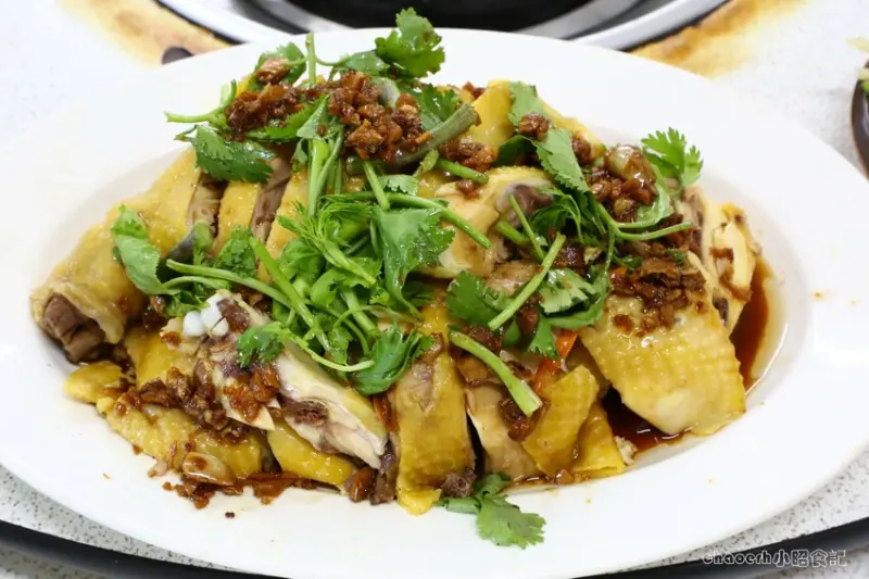 台中-廣式養生功夫雞 《 正宗廣東椰子雞湯•廣式榴槤雞湯》