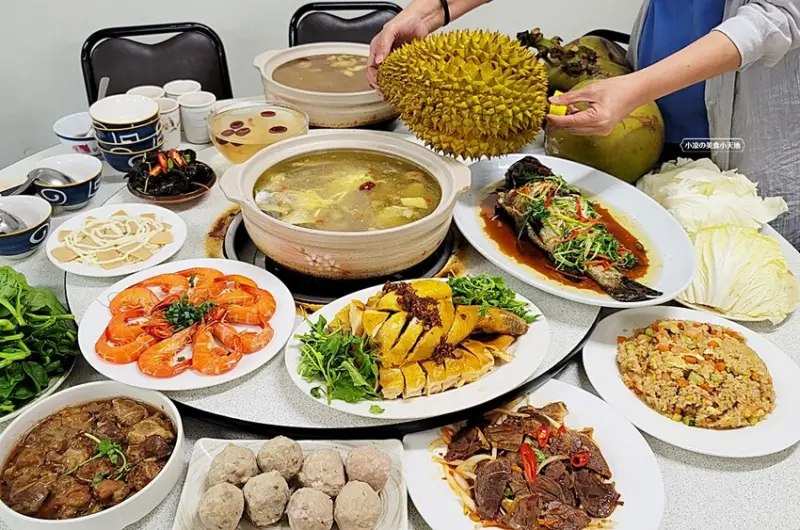 老饕帶路！！隱藏在田園間的廣式私房料理，台中少見榴槤雞湯、椰子雞湯，霸氣端上桌，還有廣東快炒、特色涼菜都必點！！