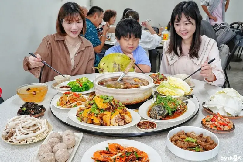 台中隱藏版田間椰子雞火鍋，廣東人開的道地私房菜，必吃白切雞、港式隔水蒸雞