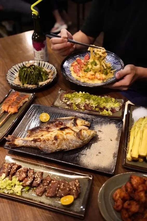 【板橋美食】老味噌居酒屋 新埔店 - 回訪N次高CP值昭和風日式串燒、炒物炸物，宵夜聚餐就來這間！新北新埔美食、日式料理推薦