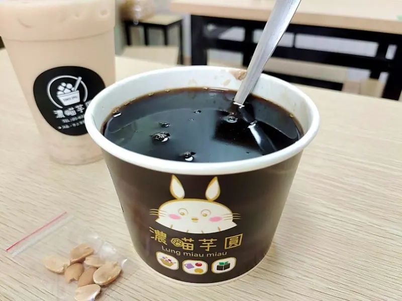 雲林虎尾老字號甜品，燒仙草很好吃超值得推，配料豐富自由挑選，芋泥絕對不能錯過-濃喵芋圓
