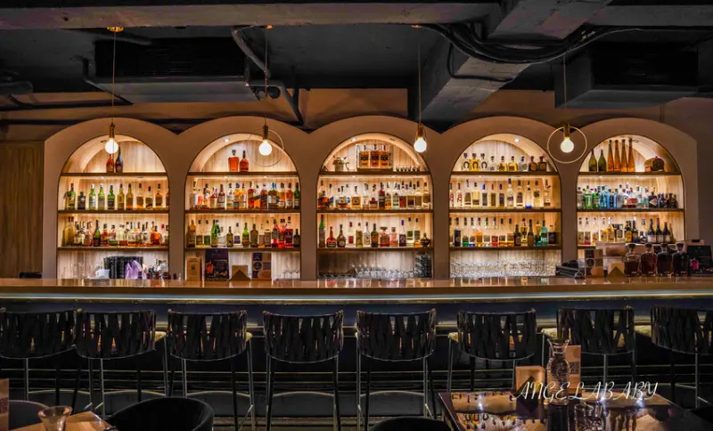 滿口蟹肉的酥炸蟹肉沙沙，裹著脆漿的外皮，搭配酸甜莎莎和蟹肉，超級爽口好吃