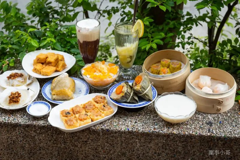 四季湯品港式下午茶開賣啦！不只有純正的香港煲湯，各式港點也不錯呢～再來杯楊枝甘露就太棒囉。（邀約