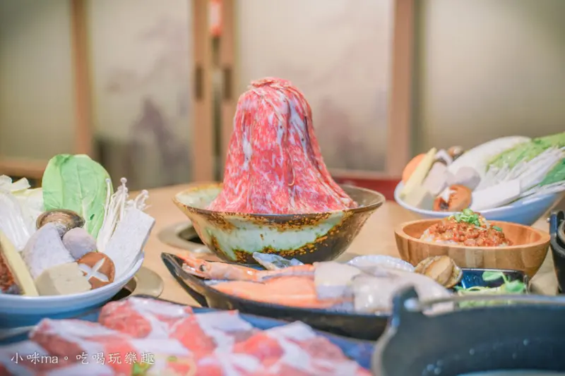 吾皇大大 朕的鍋物-中山南京殿 ▏來人啊~鍋端上來！！吃鍋當皇帝還可以cosplay。10款特色湯頭 冰品、飲料、高麗菜免費無限續吃。捷運中山站 中山站美食推薦 中山站火鍋推薦