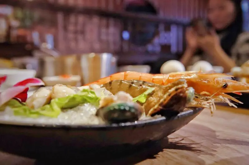 桃園鍋物吃到飽/中壢糧倉1號店頂級麻辣鴛鴦鍋，有來吃過的朋友都說不錯！