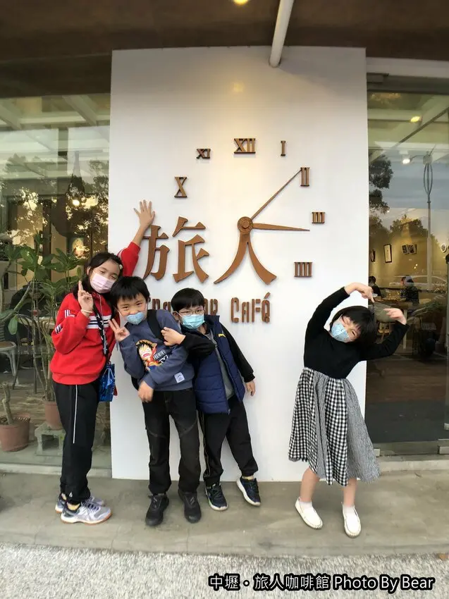 【中壢】「旅人咖啡館．光影交織的文青風質感餐廳（早午餐/義式料理/米食/下午茶/寵物友善/近龍岡森林公園）