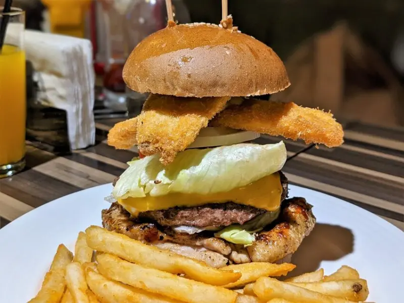 Stan & Cat 史丹貓｜巨無霸海陸空轟炸堡！人氣招牌碳烤手打牛肉漢堡！美式懷舊復古好滋味！西門美式餐廳推薦、台北美式餐廳推薦、西門漢堡推薦、台北漢堡推薦