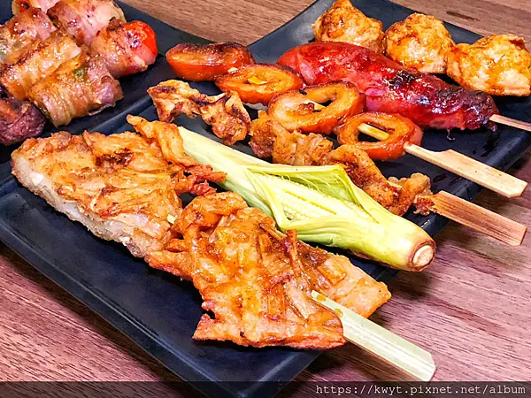 【台南海安路美食】舞鶴燒烤舖海安店。燒烤10元起，點套餐再送玉米筍！外帶回饋最高15趴！附菜單