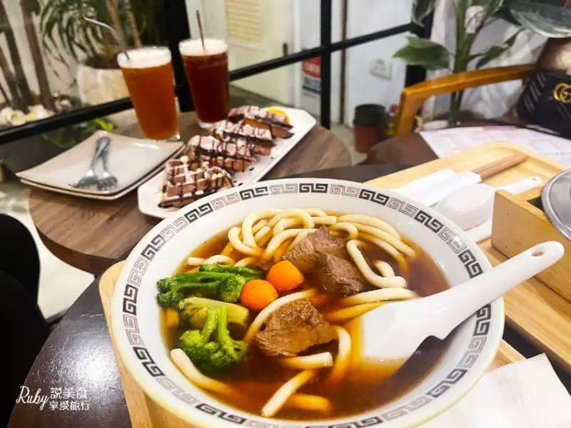 【新北板橋江子翠】W2 Cafe & Restaurant 平日不限時高質感咖啡廳機器人送餐環境舒適還提供包場可辦派對，餐點用心製作板橋下午茶餐廳的最佳首選附菜單-近江子翠捷運站