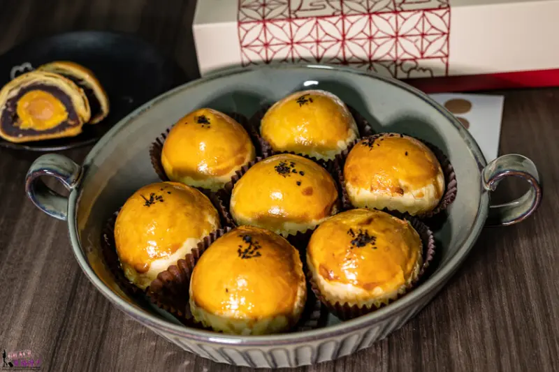 窩巷甜點店蛋黃酥｜西區台中市–精緻的窗花禮盒包裝，一年只接一次單的低糖蛋黃酥