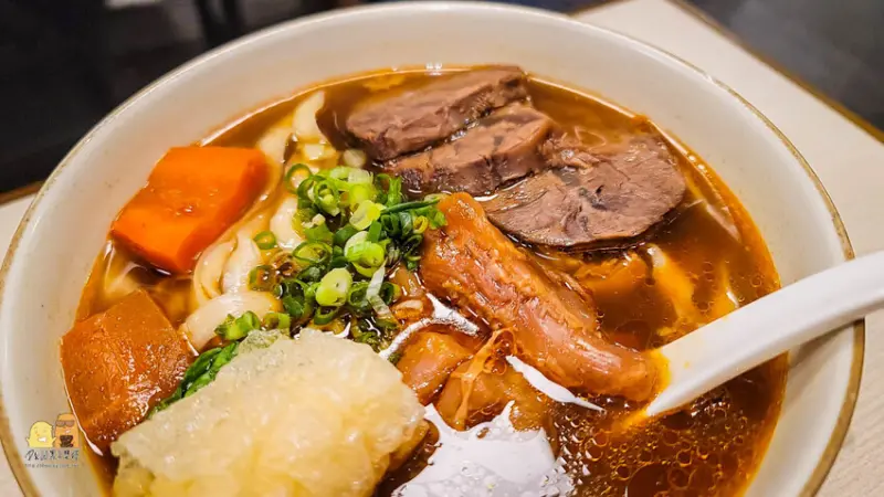 台北市大安區忠孝復興站美食，台北東區竣師父牛肉麵！牛肉麵節金牌必吃名店，紅燒湯頭用花椒提味更香醇