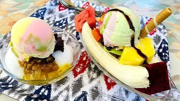 高雄美濃冰店【魔法阿嬤的新家】峇里島南洋風情冰店/一吃就上癮香蕉冰/招牌必點彩虹冰/充滿兒時回憶香蕉船/酷夏消暑最佳選擇