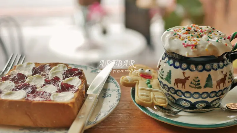 《台中南區》ART BAR│台中特色咖啡聖誕限定款薑餅人與蛋酒拿鐵