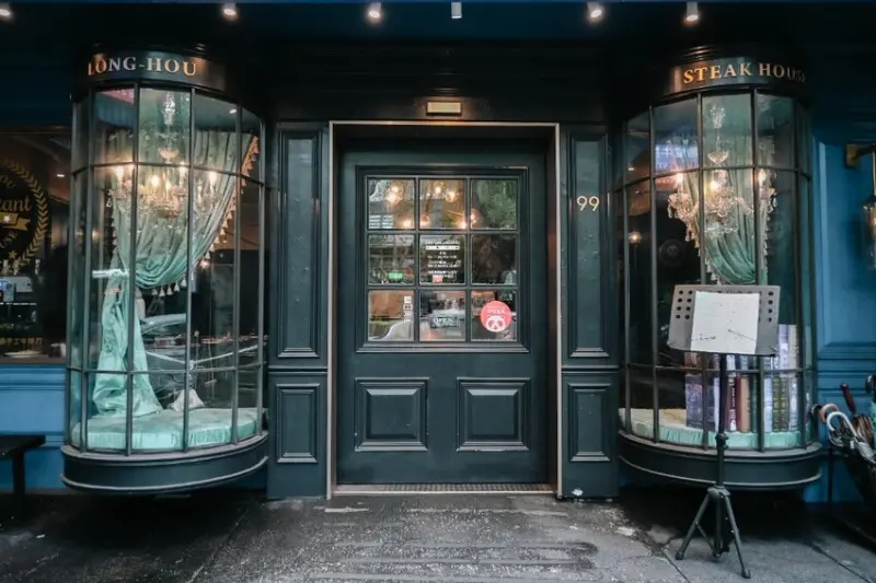 主餐$290起送麵包，UCC咖啡氣泡水飲料、料多到誇張湯品皆自助式吃飽，CP值超高，熟成牛排肉嫩到不像話，多汁又很有肉感，真是相見恨晚阿！