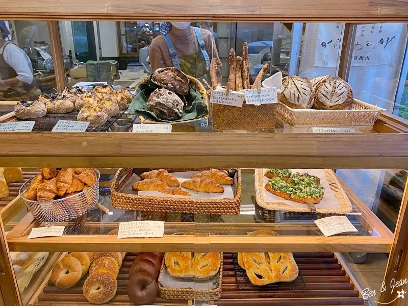 莢麵包 隱身冬山鄉野間的文青麵包店，採用台灣各地食材置入麵包，吐司、可蔥必點必吃