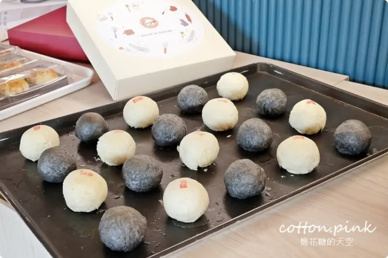 台中首創暗黑蛋黃酥低調上市！台式奶皇酥、芋頭酥都是外面少見的迷人口感~今年中秋必吃阿！