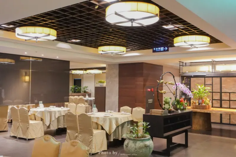 【新北美食】大板根麗宴中餐廳，白切山土雞、清蒸山泉斑，合菜單點都適合！(附菜單)