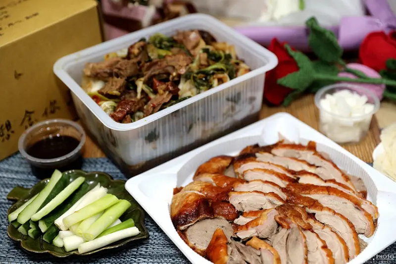 桃園市龜山區精選重4斤的鴨肉 老字號外帶烤鴨推薦一鴨三吃、鴨肉捲餅、炒鴨架