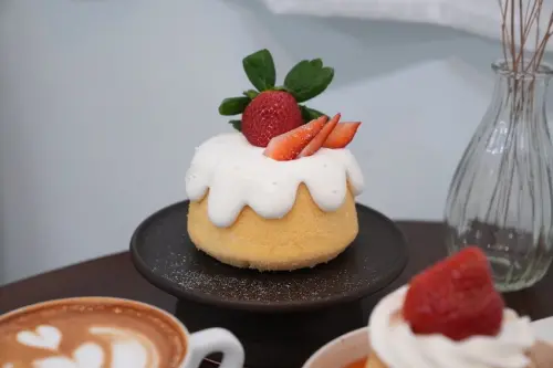 台北 室香 Savour Kaffee｜冬季限定草莓系列戚風與布丁，來自日本草莓又大又甜