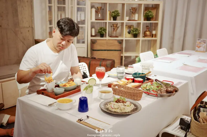 綠萼159創意料理｜台中北屯義式餐廳｜寵物友善之外，還可以帶兔子、天竺鼠一起用餐！餐點推薦燉飯、肋排 ♥ 聚餐、周歲宴場地