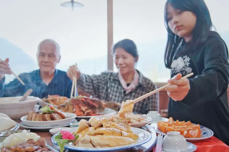 苗栗美食/三義土雞城，老字號三義美食，田野中的天堂美食極富詩情畫意 - Ann‧榜哥‧生活事務所