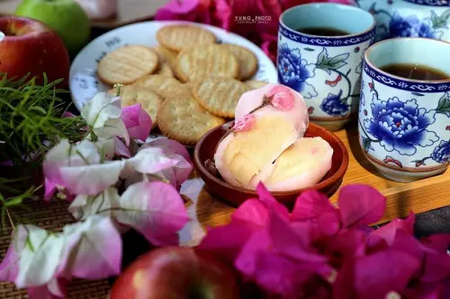 粉嫩櫻花季！野餐賞花必備甜點 傳統手作工法 日式伴手禮宅配美食老店｜明月堂和菓子-桜咲