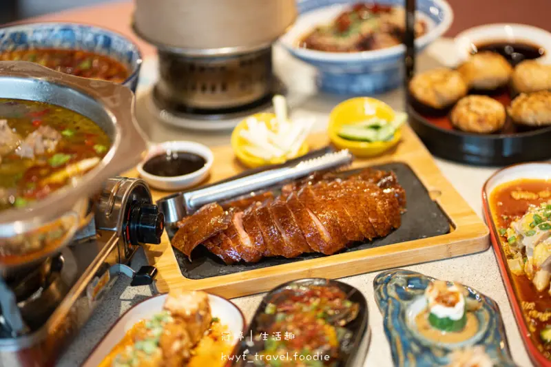 【LA時尚川菜善化店】老饕激推超強川菜，善化美食餐廳推薦，必點烤鴨四吃│菜單