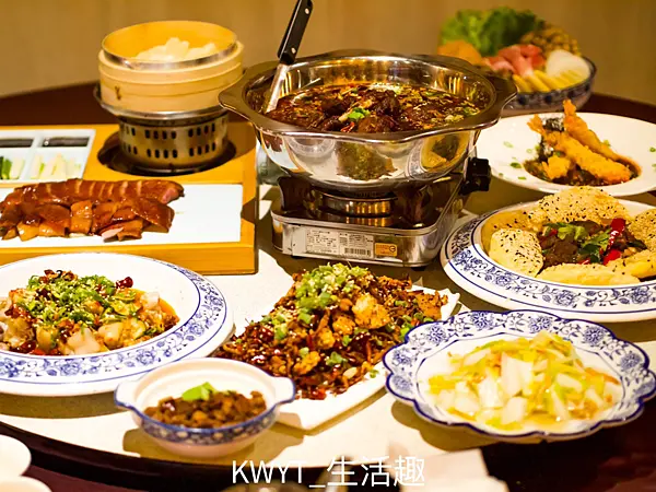 【2021善化餐廳推薦】LA時尚川菜。超人氣川菜餐廳，老饕首選烤鴨乾鍋三吃套餐，烤鴨、麻辣鍋！最新菜單