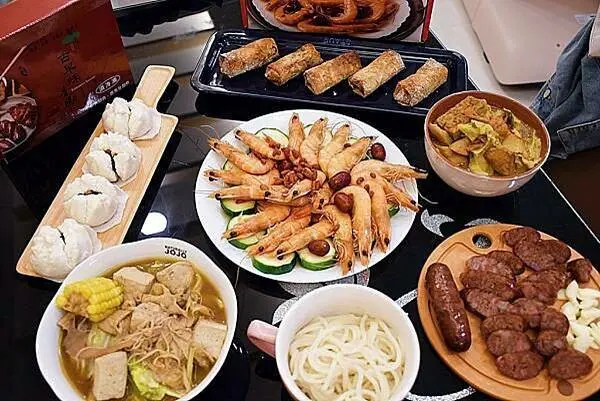 高雄市前金區年菜推薦【漢來美食-宅美食】除了有人氣夯美食之外，更是結合米其林推薦的特色經典料理，為2024年菜美味更