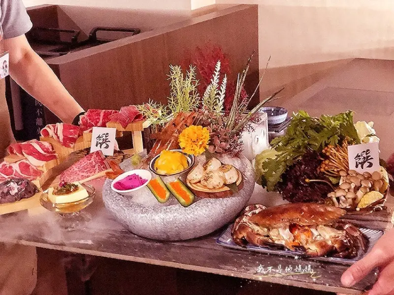 全台最大火鍋樂多多集團旗下爆紅品牌 饌和牛-台北旗艦店  無菜單創意料理鍋物  日本A5和牛  生食級海鮮  超大干貝  滿滿蟹膏麵包蟹  慢食頂級好選擇