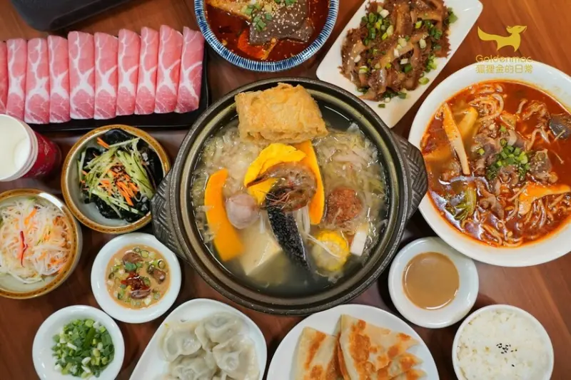 台中美食 │ 大紅燈籠東北酸菜白肉鍋 正宗東北美味 麻辣鍋、酸白菜鍋、手工餃子、北方麵點 聚餐推薦