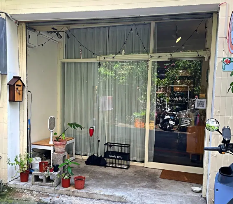 【公館站】隱身在公館巷弄內舒適感咖啡廳 ‧ 在這吃韓式餐點配咖啡 ‧ Moody Belly