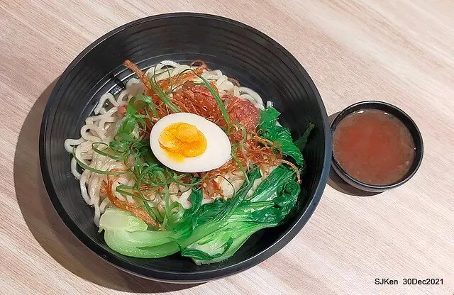 四訪「初面-北投石牌店」--- 豐盛多層次香濃鮮味的金鑽牛滷麵，讓人一吃就上癮! 