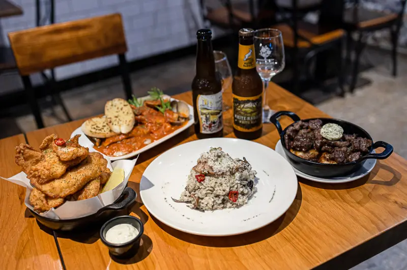 料理風味有水準的東區餐酒館，各國啤酒種類超多元，整體風格帶點鄉村木質風，三五好友下班小酌推薦 ｜Waiting Bistro