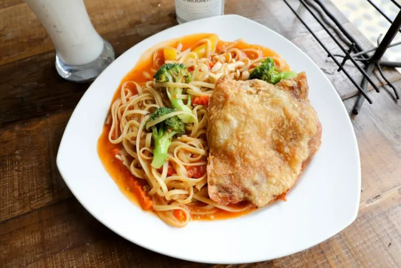 新北食記｜小馬貝菈-Ezi森活 三芝景觀餐廳、親子餐廳推薦！有小馬可以餵食唷～ - 奇奇一起玩樂趣