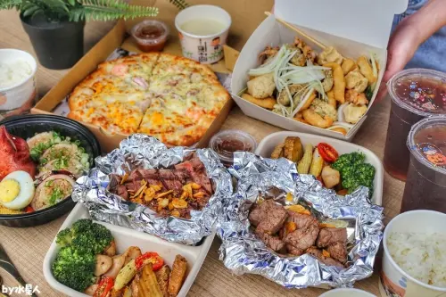 開賣就搶翻！牛排館防疫餐盒6折價，現烤手工披薩168元起，壽星免費送熊熊奶茶