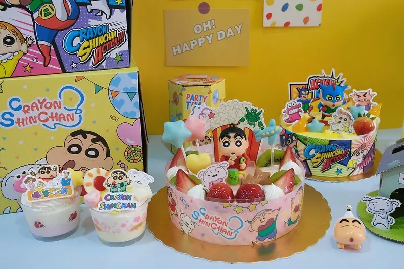 蠟筆小新粉必買！85度C與「蠟筆小新」首次聯名推出4款造型蛋糕，造型可愛爆擊！還可收藏公仔&DIY便條紙盒與