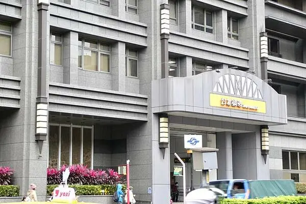 三重美食推薦/捷運台北橋美食/啊母啊姆鍋燒麵/午餐、宵夜首選/海鮮肥美又好吃，蚵仔超大、蝦子也超大、小卷新鮮又Q