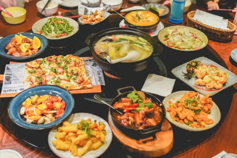 【台中南屯│美食】hechino做茶菜(大墩店)。台中中式料理推薦，融入咖啡廳元素，用餐環境佳，適合聚餐