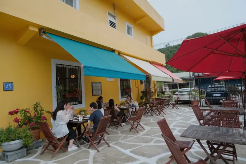 【桃園異國咖啡廳】Abbraccio 抱抱義大利，法式鄉村風環境好好拍，坐在室外吹風享用餐點很愜意，放假就來趟偽出國旅行吧!