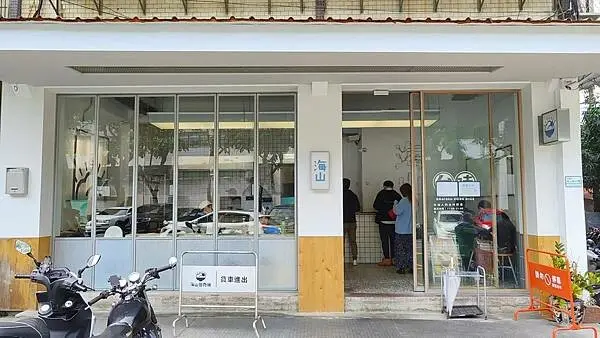 不吃會後悔啦～！ＣＰ值真的超高～！絕對必吃的美食店家～！網路評價高達４.４顆星，幾乎沒有什麼負評，便