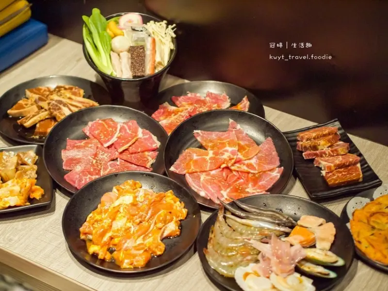 【SHOCK燒肉土城星際店】2021新北土城燒肉吃到飽推薦/評價，爽吃和牛、多達60種食材吃到飽，附KTV歡唱！最新菜單